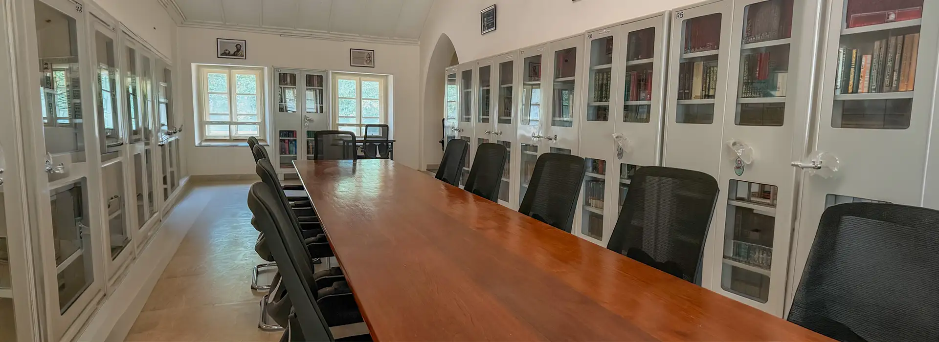 De Nobli Library
